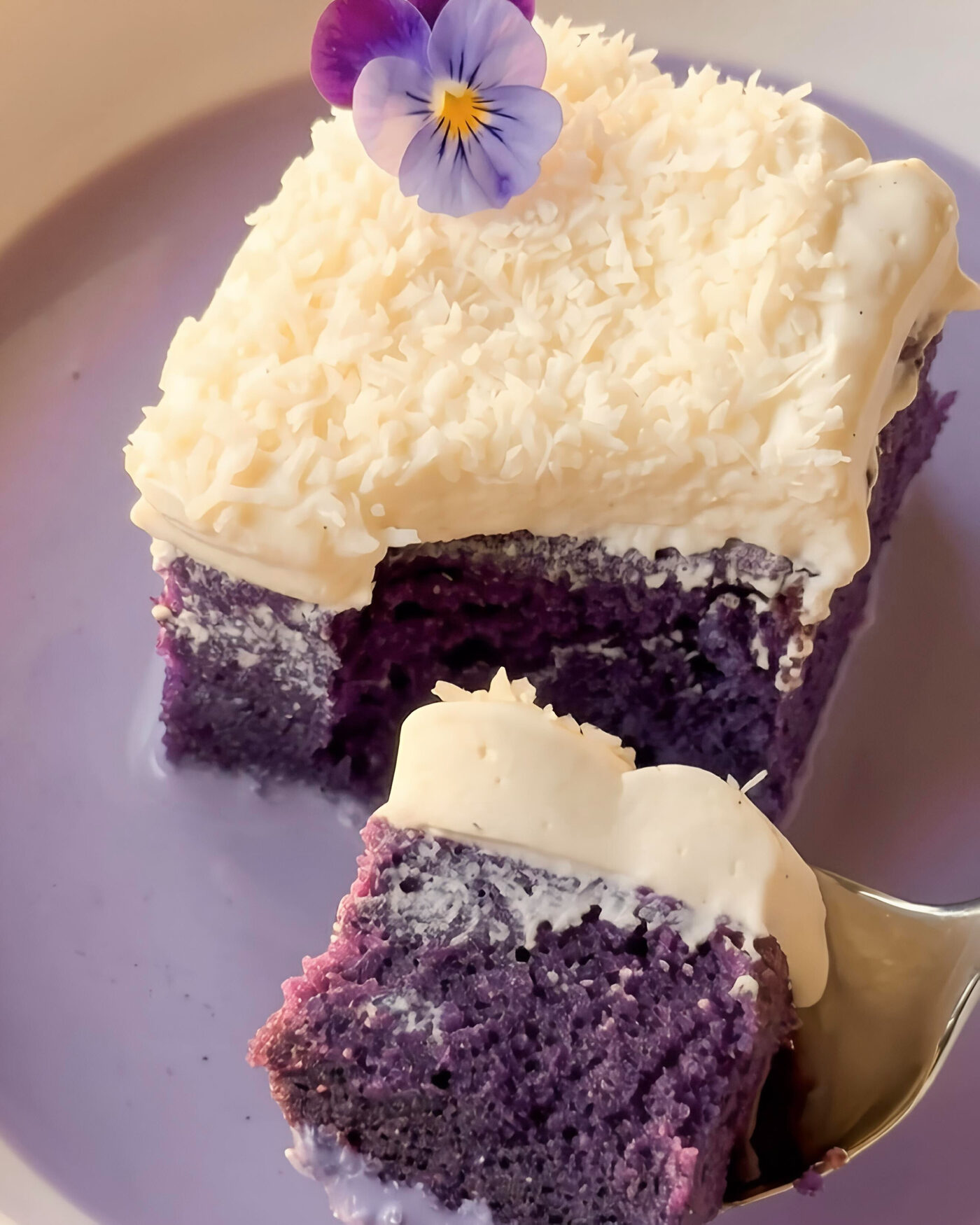 Paras Ube-Kookos Tres Leches -kakku