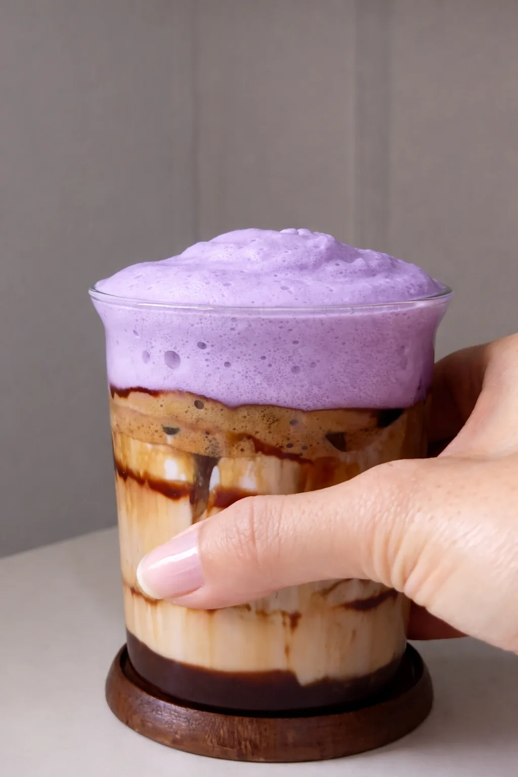 Ube latte tummalla suklaalla – jäädytetty purple yam mokka -resepti | Ube Nolia